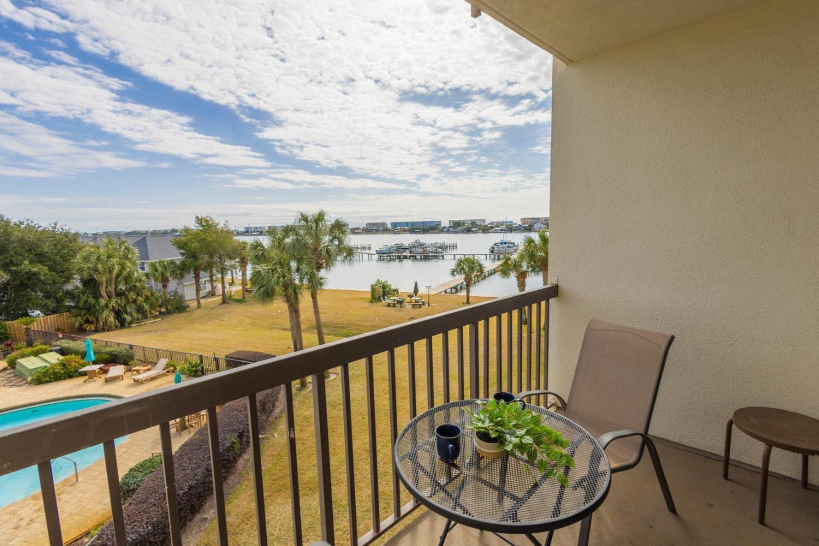 Studio-condo, With A Marina View! Apartment
